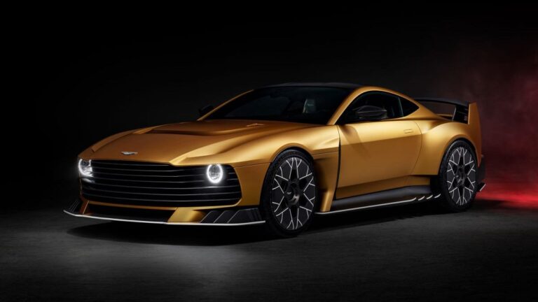 Aston Martin’in F1 yıldızı Fernando Alonso’dan ilham alan yeni spor otomobili ‘Valiant’ tanıtıldı