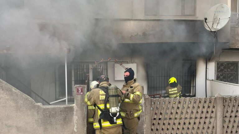 Balıkesir’de apartman dairesinde çıkan yangın söndürüldü