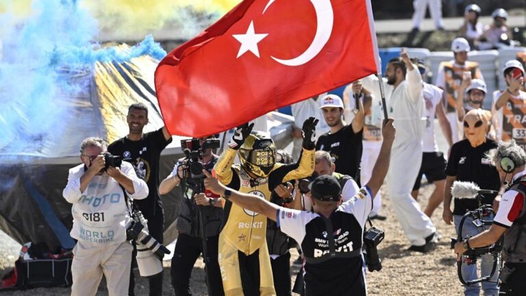 Bakan Bak’tan dünya şampiyonu olan Toprak Razgatlıoğlu’na tebrik