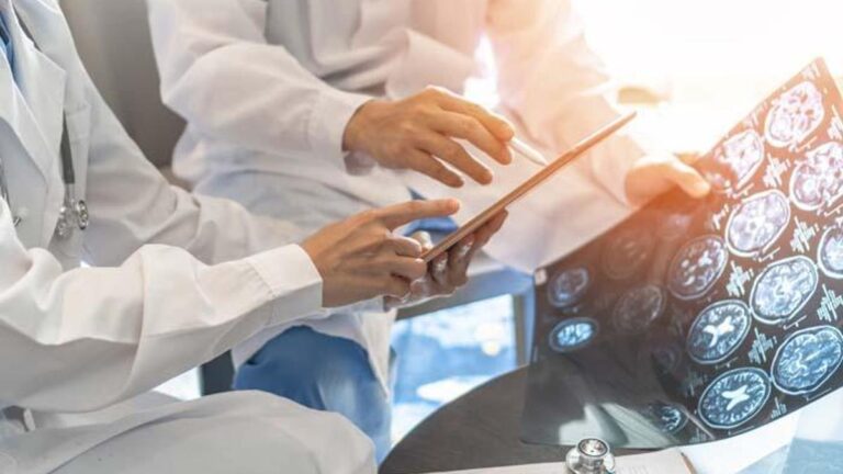 Beyin pili tedavisiyle parkinson hastalarında titreme azalıyor