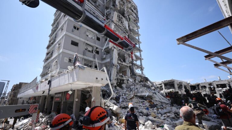 İran medyası: Nükleer bilim insanı Tabatabai evinde öldürüldü